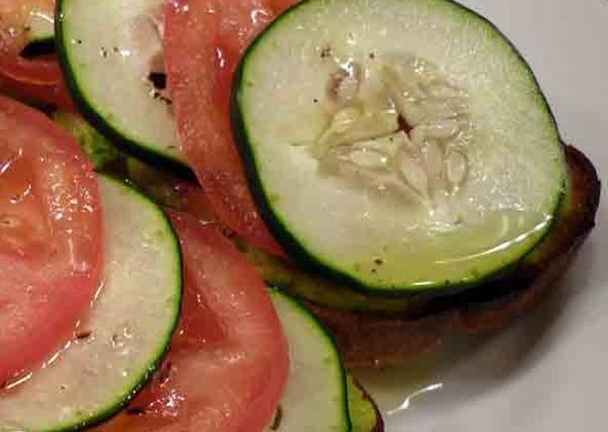 Open Sandwich(Cucumber and Tomato)